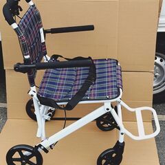 🔴山口市、折りたたみ車イス新品同様¥8000🔴介助用コンパクト🔴展示品レベル美品❗の画像