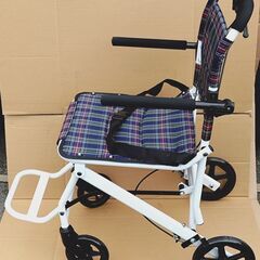 🔴山口市、折りたたみ車イス新品同様¥8000🔴介助用コンパクト🔴展示品レベル美品❗の画像
