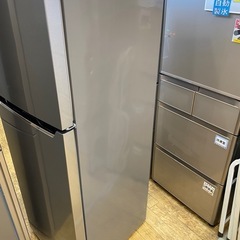 ⭐️スタイリッシュ⭐️2020年製 Hisense 227L 2ドア冷蔵庫 HR-B2302　シルバー ハイセンス  No.7977　 UTの画像
