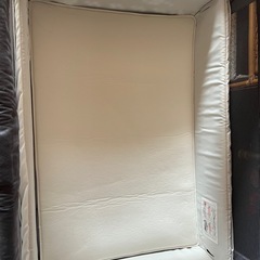 ベビーベッドの画像