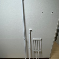 平安伸銅　突っ張り棒　ジャッキ式超強力極太突っ張り棒 幅113〜193cm ×1本、幅75〜120cm ×1本 おまけで、ニトリの突っ張り棚　幅61〜73cmの画像