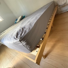 ダブルベッドの画像