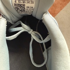 ローカットAdidas 女性スニーカー24cm/HWI28Y001の画像