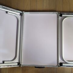 【未使用】軽量！キャンプ　アルミ　3つ折りテーブルの画像