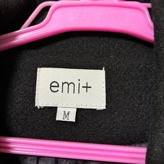 emi+ ブラック コート Mの画像