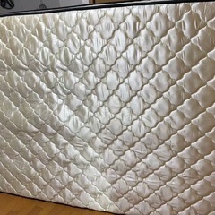無料譲りダブルベッドとマットレスの画像