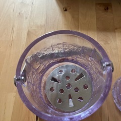 コップ5点と氷を入れるものの画像