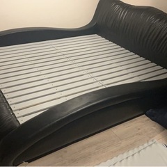 ベッドフレーム　キングサイズの画像