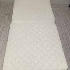 折り畳みベッドの画像