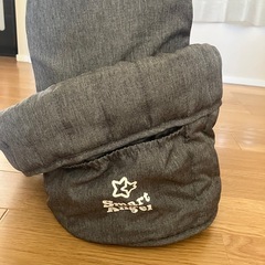 西松屋　背もたれ付きテーブルチェア（クールグレイ）の画像