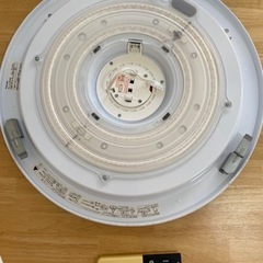 【自宅受け渡し】東芝LED照明器具8畳用(LEDH083BLC-BK)の画像