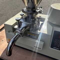 ■中古品 アラハタフードマシーン 充填機 ９L 2023年 100W型アイスノズル付き 動作問題無し 厨房 ■の画像