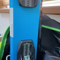 ジュニア スキー板、ストック、収納ケース付きの画像