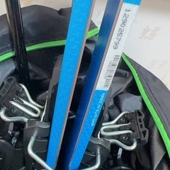 ジュニア スキー板、ストック、収納ケース付きの画像
