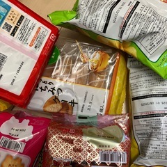 ④お菓子　まとめて　うまい棒　めんたい　カール　ポッキー　たべっ子どうぶつ　アスパラガス　はちみつけーケーキの画像