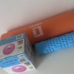 トレーニング３点グッズ　ヨガマット/ バランスボール / 筋膜リリース ローラーの画像