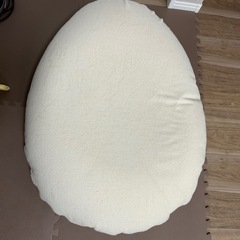 美品　Cカーブ たまごクッション hua  背中スイッチ ひるね 赤ちゃん ビーズクッション クッション  新生児 日本製の画像