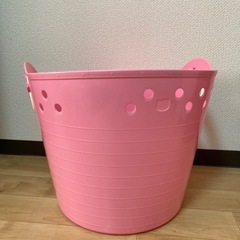 【交渉中】キティーちゃん洗濯物カゴ の画像