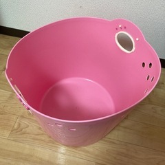 【交渉中】キティーちゃん洗濯物カゴ の画像