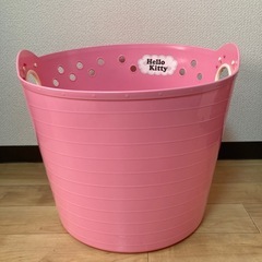 【交渉中】キティーちゃん洗濯物カゴ の画像