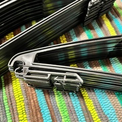 黒 ハンガー 同型 40本 まとめ売り（20本ずつでも可能）の画像