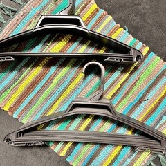 黒 ハンガー 同型 40本 まとめ売り（20本ずつでも可能）の画像