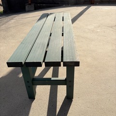 鉄製ベンチの画像