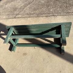 鉄製ベンチの画像