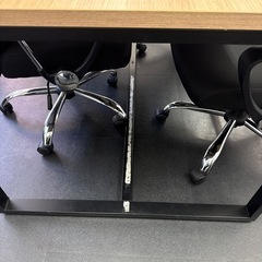 オフィスデスクの画像