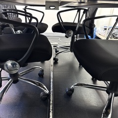 オフィスデスクの画像