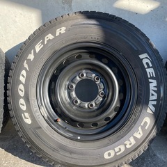 スタッドレスタイヤホイールセット　195/80R15LT ハイエース　GOODYEAR　の画像