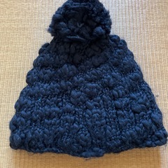 ビジュー付きニット帽の画像