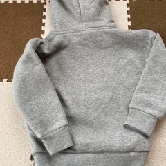 んぽちゃむ　グレーのパーカー　120の画像