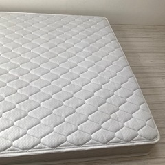 クイーンサイズベッドマット（カバー着用で使用半年未満）の画像