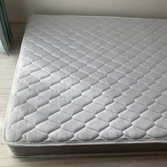 クイーンサイズベッドマット（カバー着用で使用半年未満）の画像