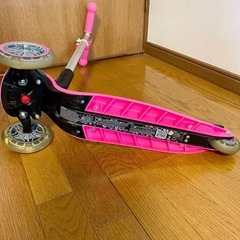 GLOBBER グロッバー キックボード　スモールフラワー　トイザらス限定の画像