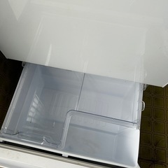 年式新しめ冷蔵庫　本文をよくお読み下さいの画像