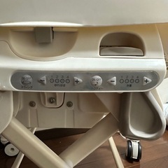 コンビ 電動ハイローチェアの画像