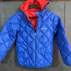 mont-bell キッズダウンコート レッド/ブルー サイズ120の画像