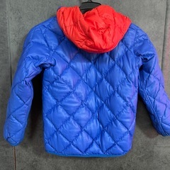 mont-bell キッズダウンコート レッド/ブルー サイズ120の画像