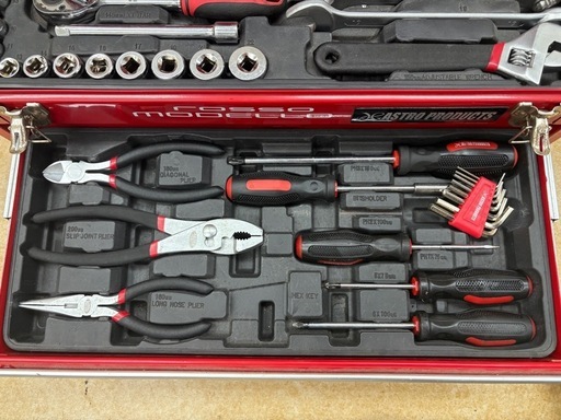アストロプロダクツ 工具一式セット ツールボックス付き（ソケット・レンチ・ドライバー等）中古 