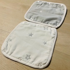 【新品未使用】よだれカバー 星 ホワイト＆グレー 裏表リバーシブルの画像