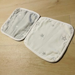 【新品未使用】よだれカバー 星 ホワイト＆グレー 裏表リバーシブルの画像