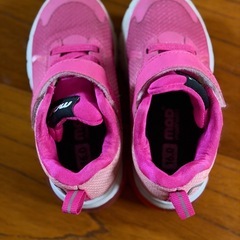 MADピンクスニーカー16センチ
の画像