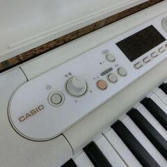 CASIO 光ナビゲーション 楽らくキーボード LK-526 2021年製 白 61鍵盤 ホワイト カシオ ピアノ キーボード 札幌市 西区 西野店の画像