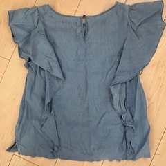 フリル付き青半袖トップス サイズFの画像