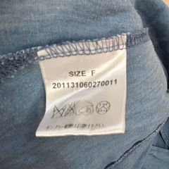 フリル付き青半袖トップス サイズFの画像