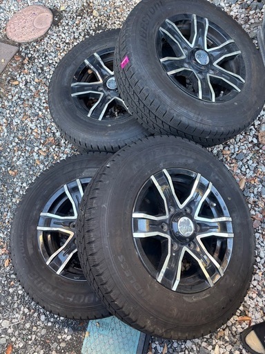 ハイエース ヨコハマ スタトッレス195/80R15ブリヂストン ブリザック VL1