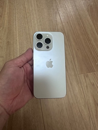 【今月末まで】【美品・残債なし】【代引き可】iPhone 15 Pro ホワイトチタニウム [128]GB / B85% / 郵送可　値引き今日中