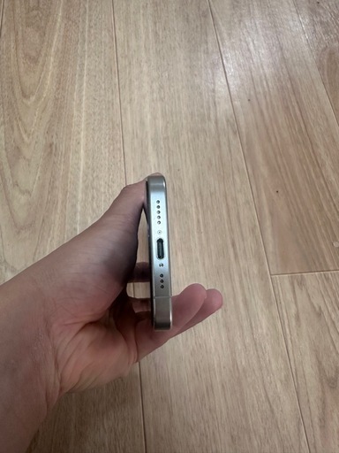 【今月末まで】【美品・残債なし】【代引き可】iPhone 15 Pro ホワイトチタニウム [128]GB / B85% / 郵送可　値引き今日中